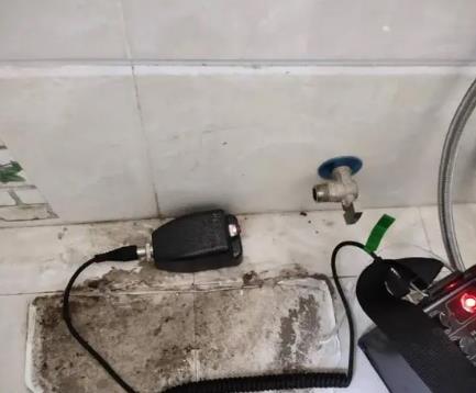 望都屋顶漏水维修公司分享下卫生间漏水的危害及解决方法